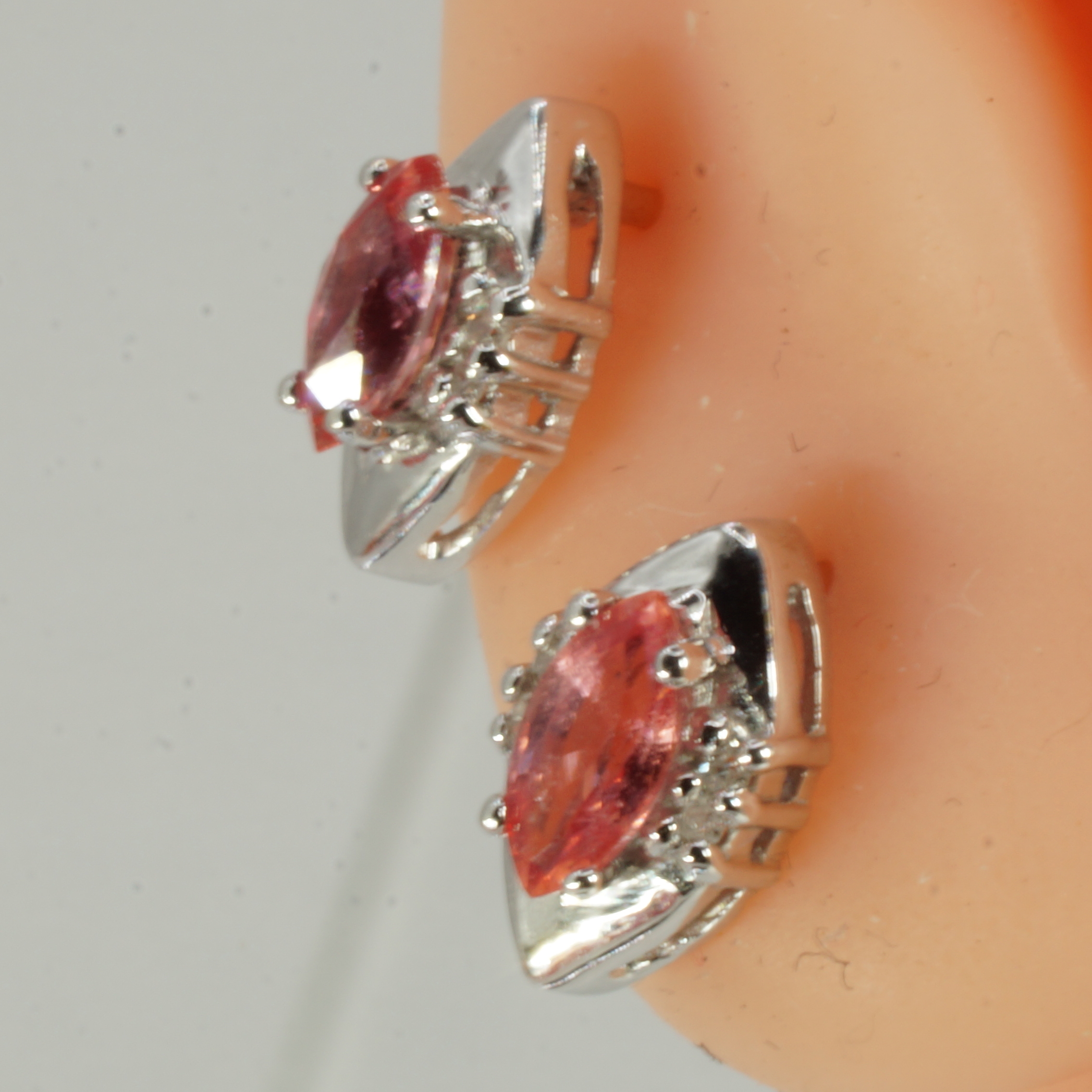 18ct White Gold Ruby Diamond Stud Earrings Hallmark Pre Owned - Image 2