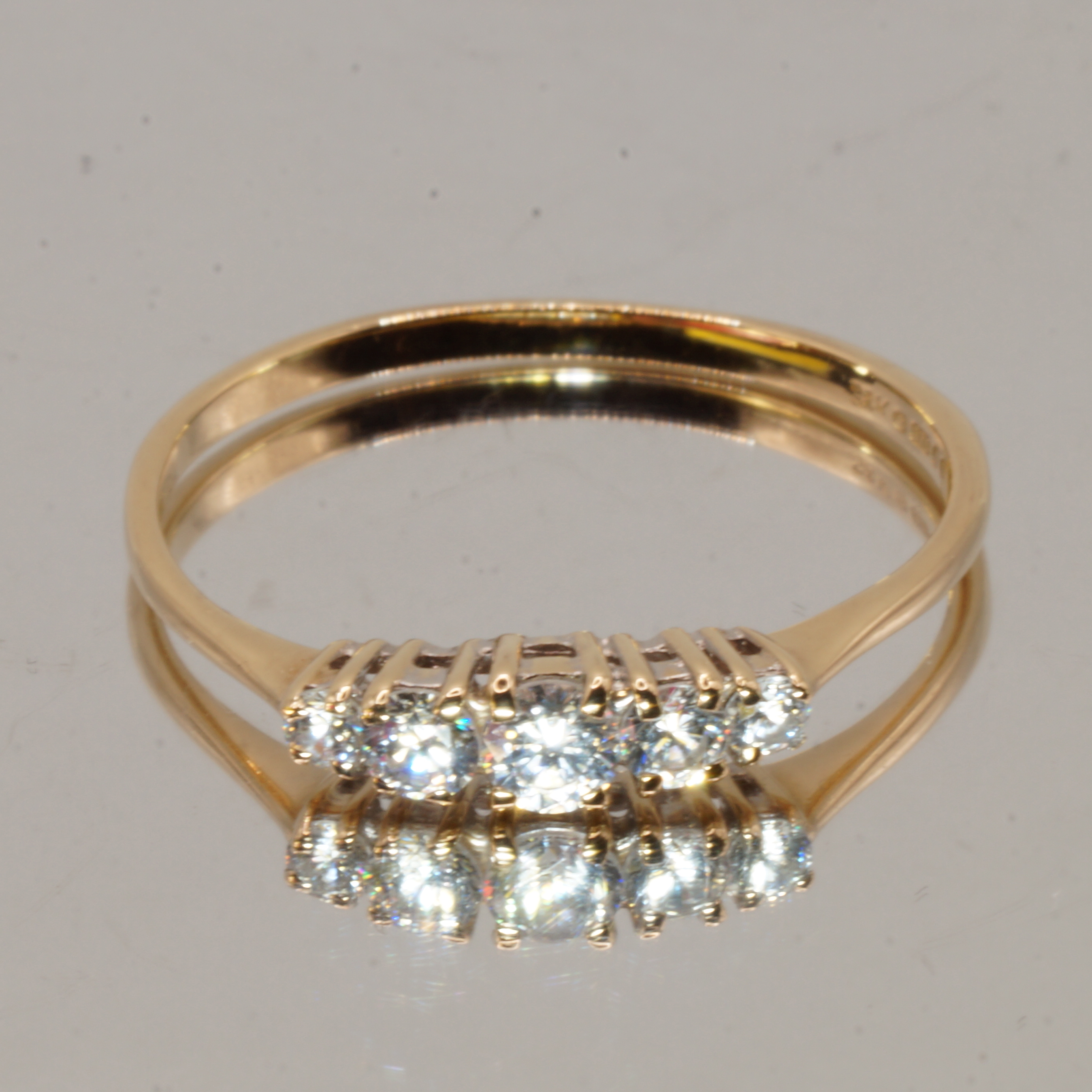 9ct Yellow Gold 5 Stone CZ Stacking Ring Hallmark UK Size V Pre Owned 355